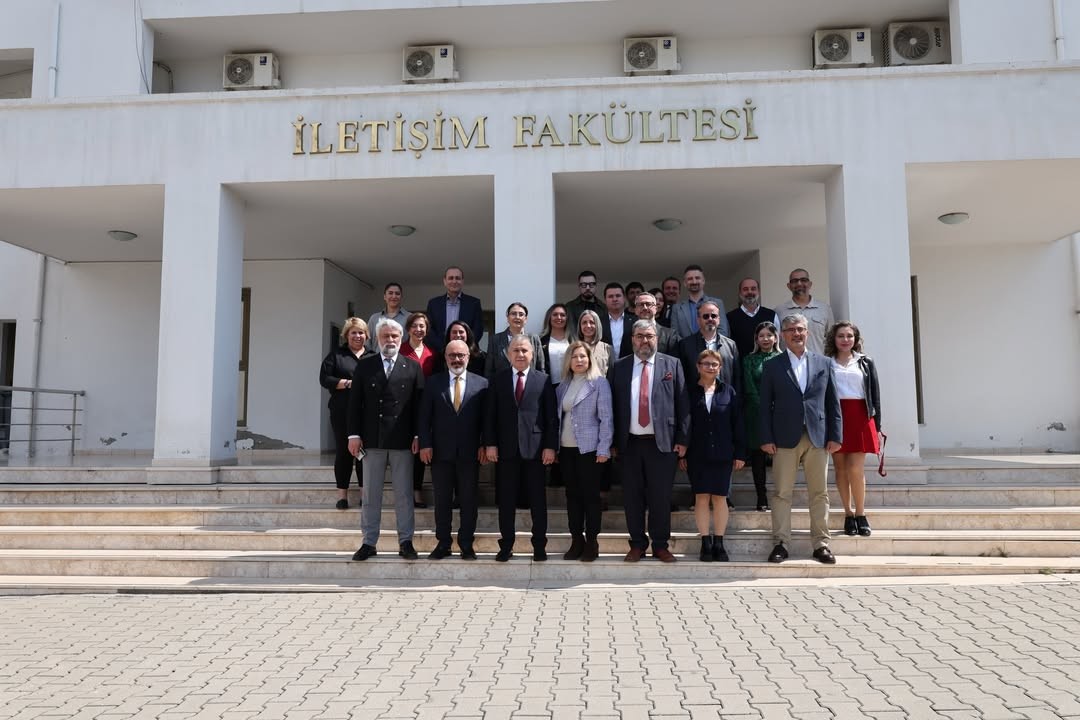 İletişim Fak&uuml;ltemizde &Ccedil;ifte Heyecan: 5 Yıllık Akreditasyon Belgesi Takdim Edildi, Yeni Bilgisayar Laboratuvarı A&ccedil;ıldı detayı için tıklayınız
